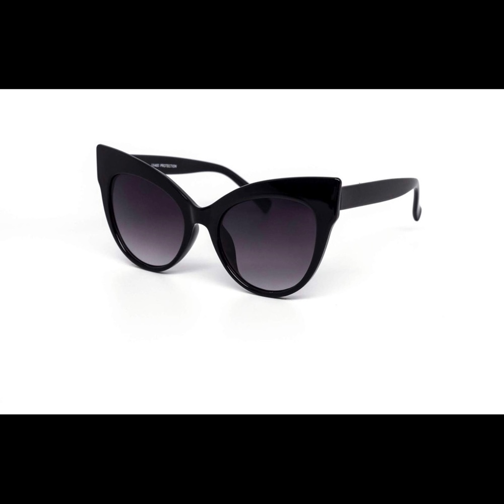 Brand New sunglasses💋